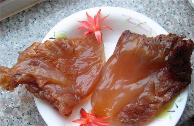 水母和海蜇头是什么关系，水母和海蜇头是什么关系图片（我们平时吃的都是海蜇皮和海蜇头）