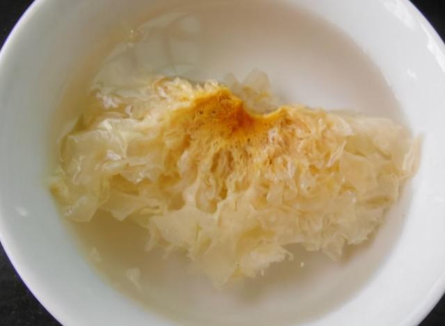 银耳煮多长时间能熟，银耳要煮多久才熟（记住不要直接下锅）