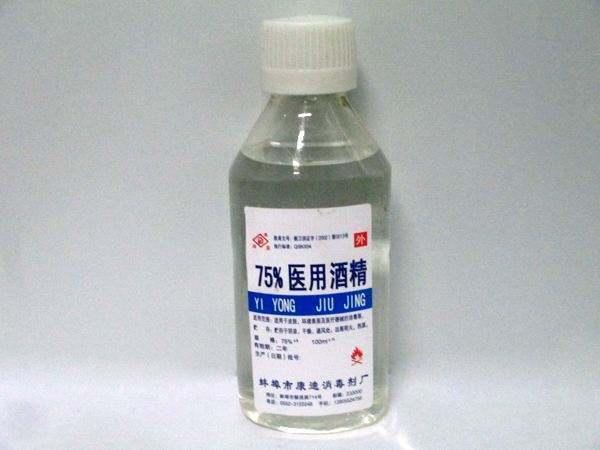马桶水垢清除妙招，马桶水位线水垢怎么去除（马桶有污垢就用“去污水”）