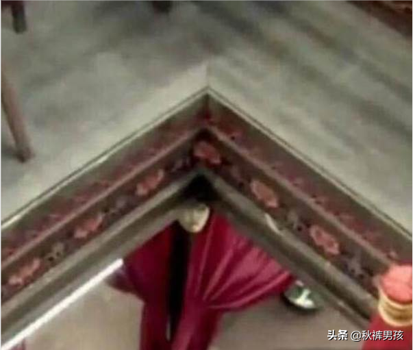 奔跑吧兄弟灵异事件 红衣惨白鬼脸吓坏众人