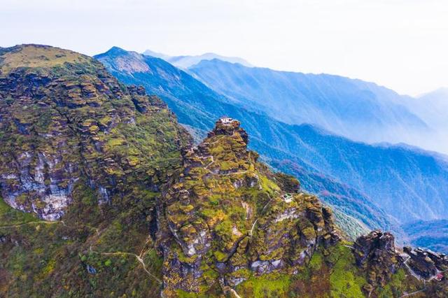 梵净山在哪里呢，梵净山在哪里个省哪个市（北半球最古老的生态乐园）