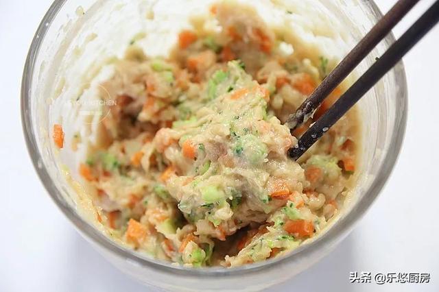 鸡肉饼的做法，汉堡鸡肉饼的做法（减肥也不用吃的太素）