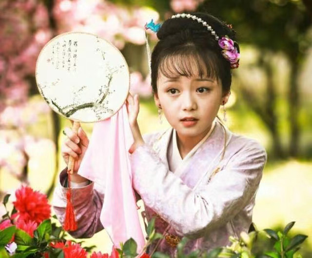 宝钗的扮演者是谁，宝钗的扮演者是谁啊（15岁脸颊发福神似李兰迪）