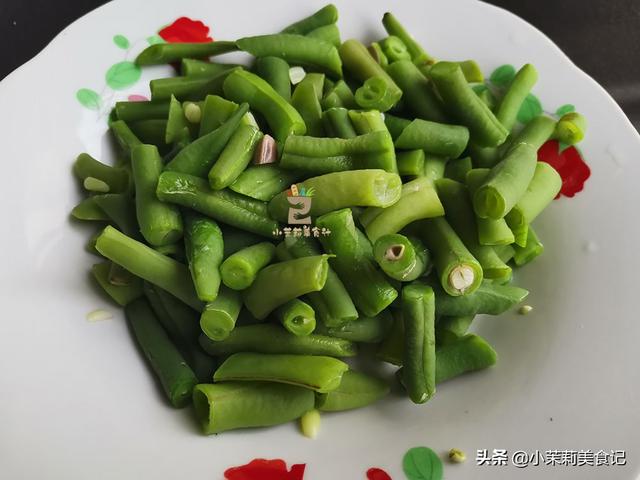 炒豇豆角用焯水吗，炒豇豆要焯水吗（豆角清脆入味不夹生）