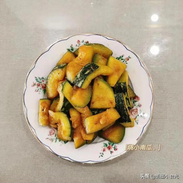 蘑菇瘦肉汤的做法步骤，蘑菇汤瘦肉汤（这两荤两素加一汤）