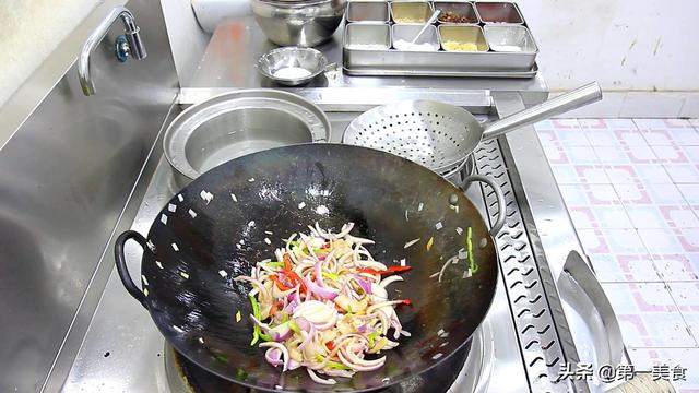洋葱炒肉片的家常做法，土豆丝怎么炒好吃又简单（三分钟学会做洋葱肉片）