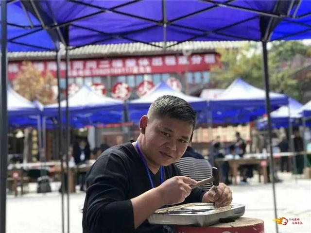 用纸怎样包花，用纸包花怎么包（云南省首届“非遗购物节”在楚雄开启）