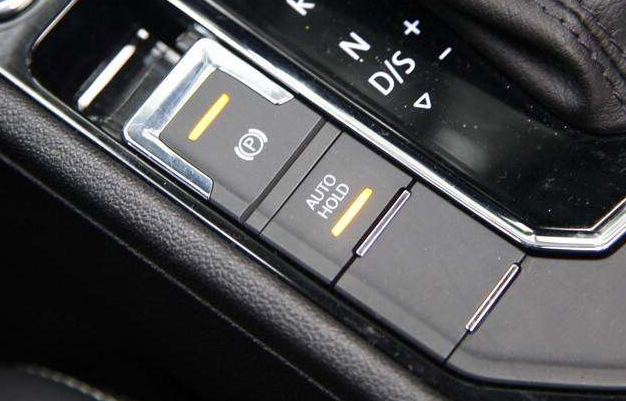 自动挡汽车如何正确停车，自动挡汽车如何正确停车视频（自动挡停车的正确步骤到底是什么）