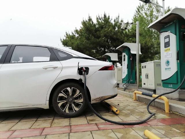 倒车影像怎么安装，倒车影像摄像头安装方法详解（自己动手装了个倒车影像）