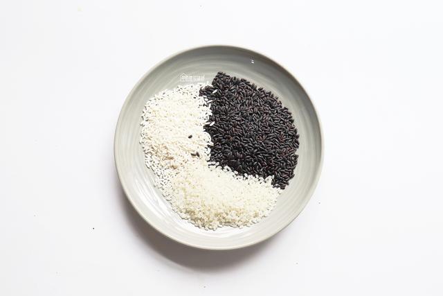 紫米饭团的做法和配方，救上班族的紫米饭团