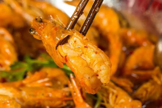 新鲜槟榔怎么吃，新鲜槟榔怎么吃好吃（jio颗槟榔直个飘”阿华大虾来收味）