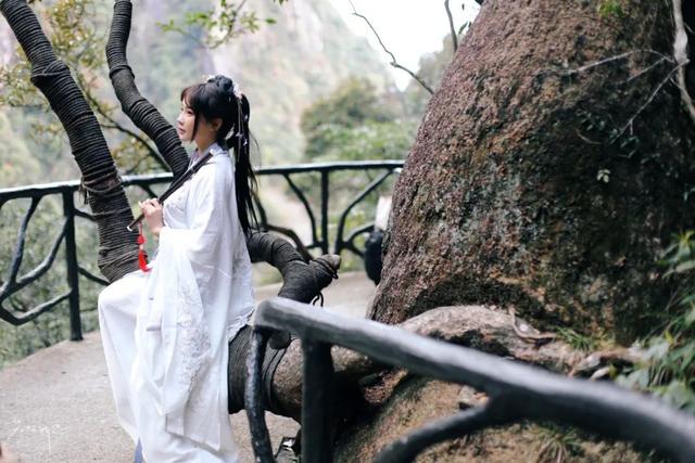 江西三清山风景区，三清山是几A级风景区（小雨初歇的江西三清山）