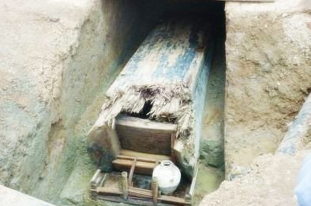 盗墓口诀是什么，盗墓笔记盗墓的口诀（他们定眼一看就知哪里有大墓）