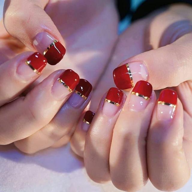 秋天指甲做什么颜色显白，适合冬天显白的指甲颜色（难怪女星大咖们都超爱）