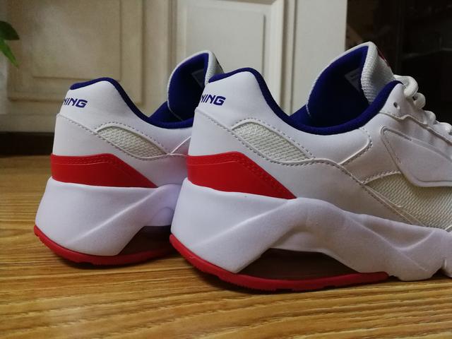 李宁运动鞋怎么样，安踏和李宁哪个质量好（还能为脚部减轻负担）