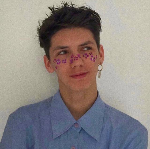 【优质/男】左灯右行，微信头像，【优质/男】左灯右行（我爱你有种左灯右行的冲突）