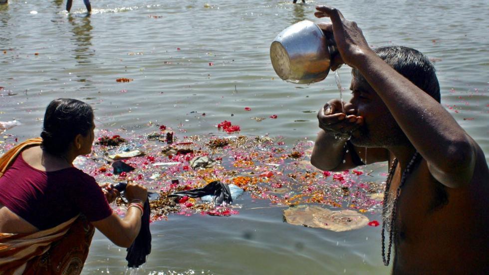 恒河水病入膏肓为何印度人依旧热衷于它呢?