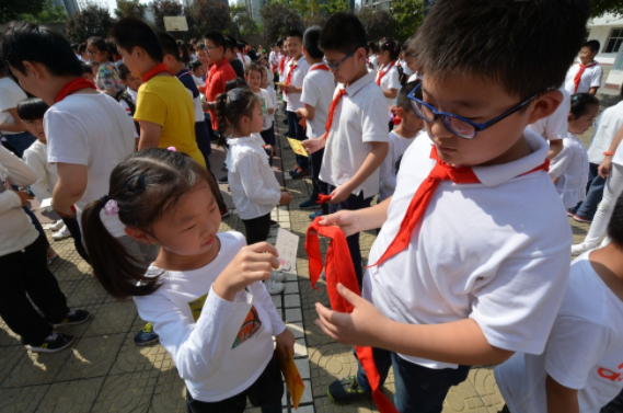 男生几岁上一年级最合适，男孩儿几岁上一年级最好（一年级入学年龄或被调整）