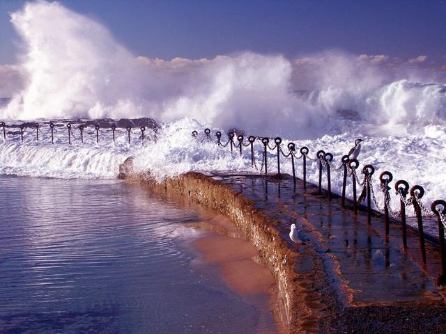 全日潮是怎么形成的，什么是全日潮（大量涌向岸边的海水）