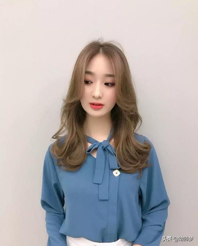 睡不醒发型适合什么人，睡不醒风格发型（2019流行“懒人烫”睡不醒发型美到家了）
