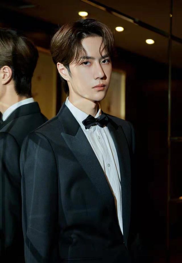 欧阳娜娜在的地方 陈飞宇永远是侧脸，微信头像，欧阳娜娜在的地方 陈飞宇永远是侧脸（欧阳娜娜x陈飞宇x綦美合x王一博）