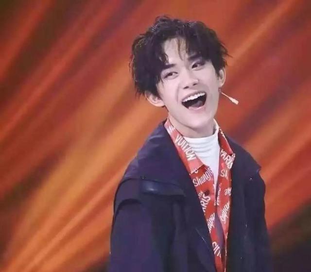 渣男锡纸烫发型图片男，渣男锡纸烫（火遍全网的“渣男锡纸烫”）