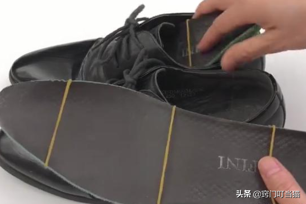 鞋垫子老是往后跑怎么解决，鞋垫老是往后跑怎么办（教你一招，让鞋垫子再也不跑偏）