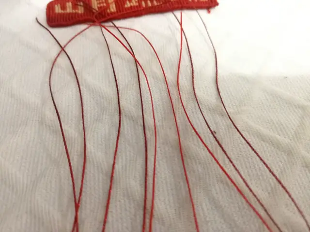 手工粽子怎么做简单又漂亮，手工五彩粽子制作方法（精致小巧的4角粽子）