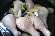 冻鸡腿怎么做好吃，冷冻的鸡腿怎么做好吃（另附百吃不腻的红烧鸡腿的做法）