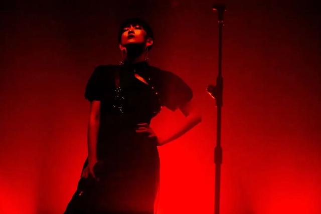 情歌歌词陈珊妮，陈珊妮情歌歌词（称她为“独立鼻祖”，不为过吧）