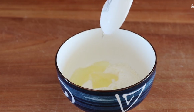 烙春饼怎么和面，馅饼面怎么和面（学会这个和面配方：做出家常饼）