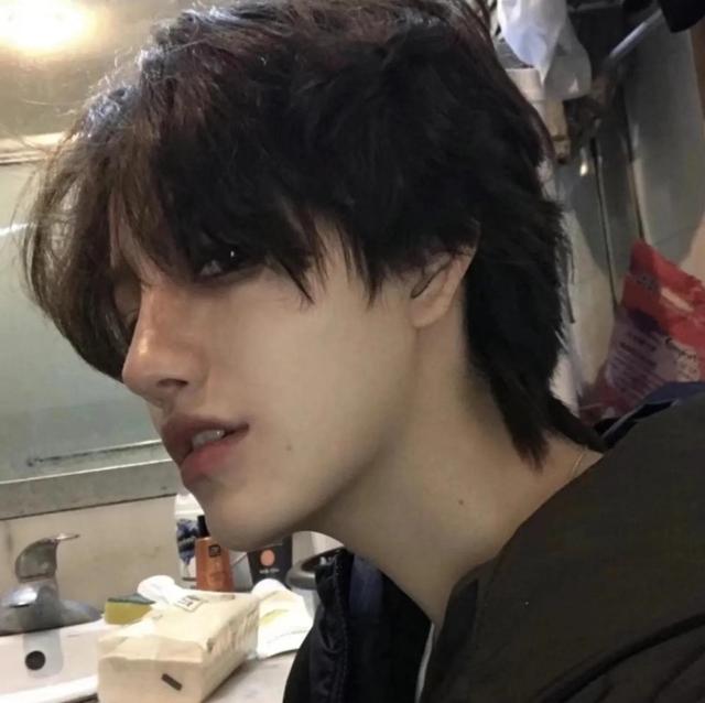 airpods电量怎么看，ins成熟帅气真人魅力男生头像 远渡人间惊鸿宴微信（分享：帅气超A·男生头像）