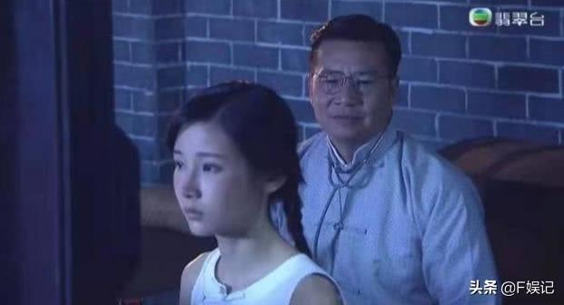 张学友的《有个人》 歌词，张学友的《有个人》（现实却每年都手写充满爱的卡片给太太）