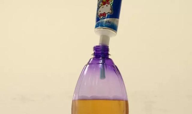 洗涤剂去油污原理，为什么洗涤剂能去除油污（冰箱里的TA竟是厨房油污克星）