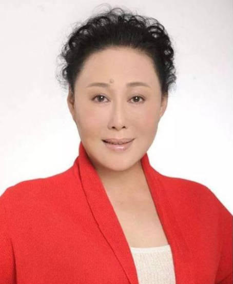 斯琴高娃的儿子，72岁斯琴高娃现状如何（70岁老戏骨斯琴高娃）