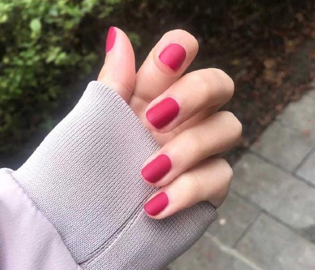 指甲油哪些颜色比较好看，指甲油哪些颜色比较好看图片（这几个颜色显白不踩雷）