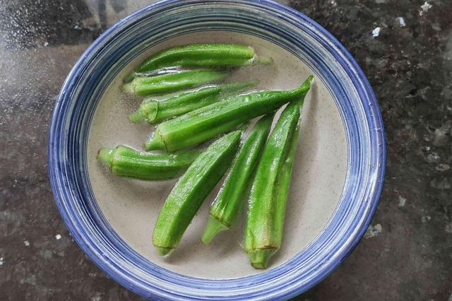 秋葵的做法大全秋葵炒鸡蛋的做法_炒鸡蛋秋葵的做法大全家常，秋葵怎么做才好吃家常做法怎样挑选秋葵（鸡蛋和它一起炒）