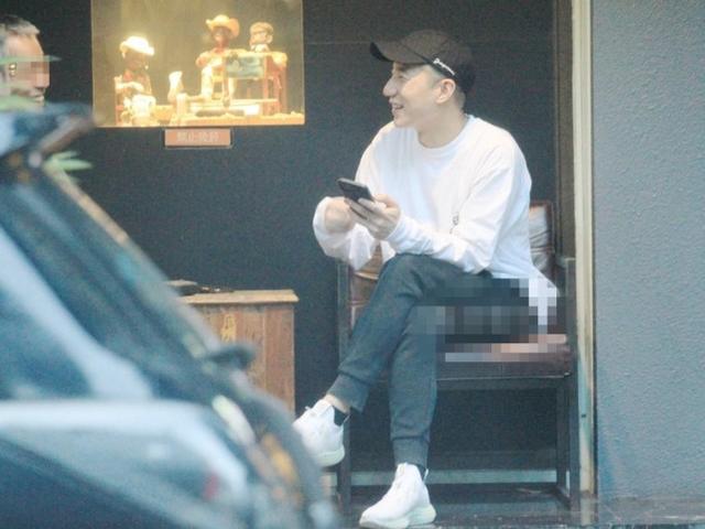 成龙儿子吸毒，成龙之子吸毒被抓+房祖名为何姓房不姓成（成龙儿子房祖名近况曝光）