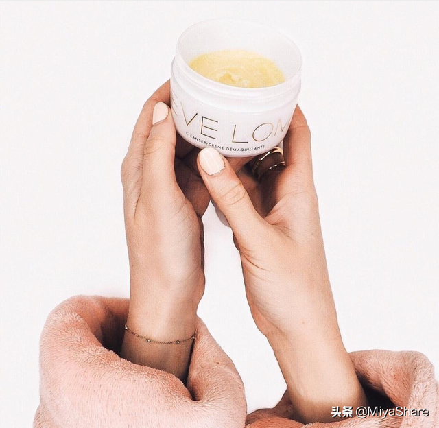 卸妆油进眼睛里模糊怎么办，卸妆膏的正确使用方法（你的卸妆方法错了）