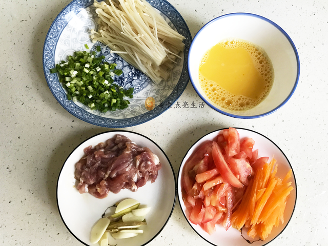金针菇肉丝汤的家常做法，金针菇肉丝汤的家常做法大全（配上这样一碗鲜香嫩爽的菌汤）