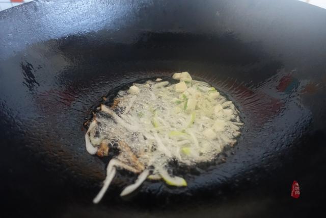 素炒刷把菌的家常做法，炒扫把菌的做法（素炒杏鲍菇虽然是素菜）