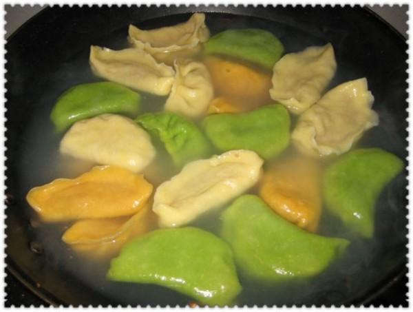 三色白菜猪肉水饺，三色白菜猪肉水饺图片（美味又卫生）