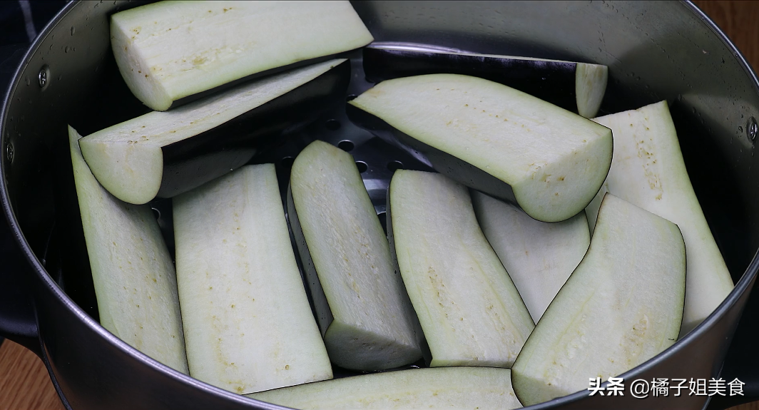 图片[2]-【香辣蒸茄子】做法步骤图 健康美味新选择 比红烧还好吃-起舞食谱网