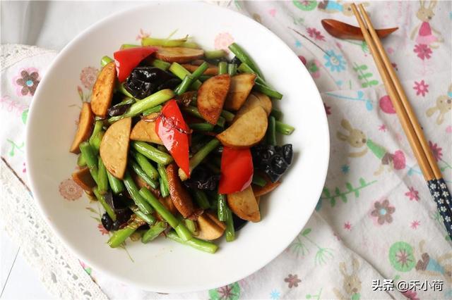 蒜苔怎么择菜，蒜苔的择菜方法（春节最受欢迎的素菜）