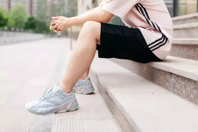 空调裤和速干裤的区别，速干裤和休闲裤的区别（黑科技凉爽“空调”裤）