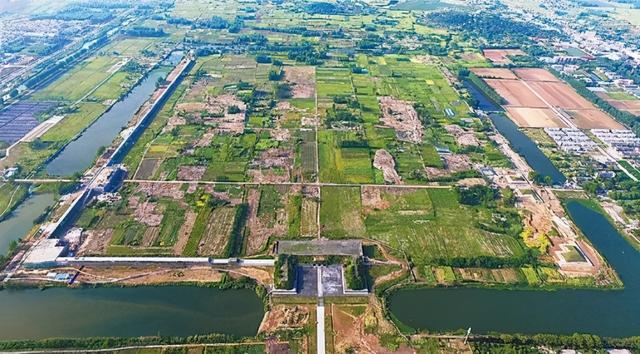 故宫是哪个朝代建的，朝代顺序排列（这里的紫禁城更大，为何没建成）