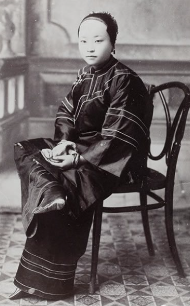 缠足陋习起源于何处，缠足记载（不但象征审美还代表着社会地位）