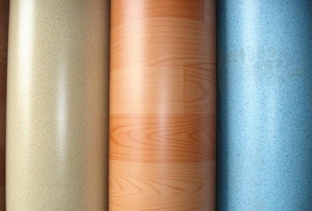 家用地板革价格是多少，地板革最便宜的多少钱（800元搞定全屋地面）