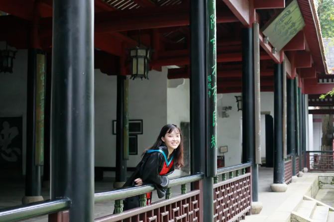 湖南大学校门（"）