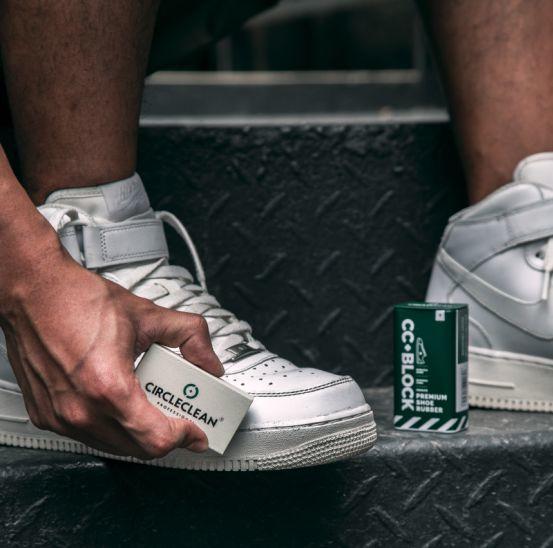 白鞋网面脏了如何清理，网面白色运动鞋清洗小技巧（一块橡皮擦）